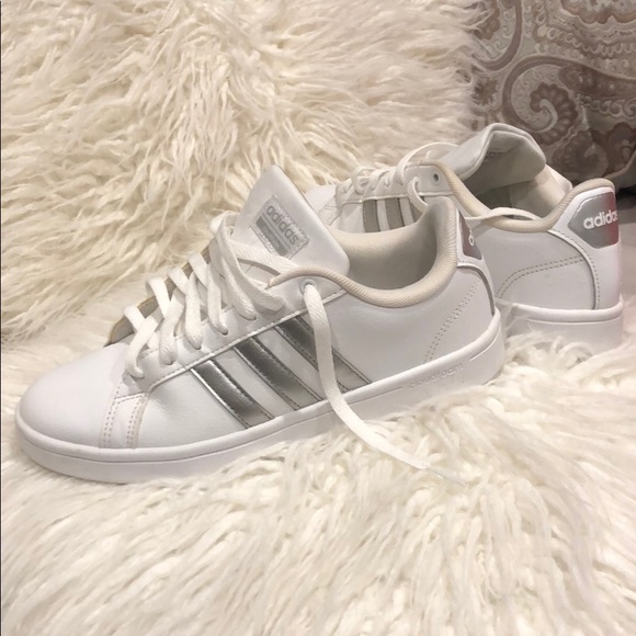 adidas silver stripes